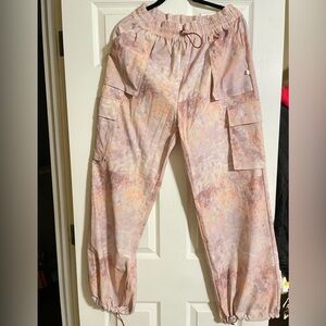 Brand New With Tags -Fabletics Heights Printed Cargo pants!